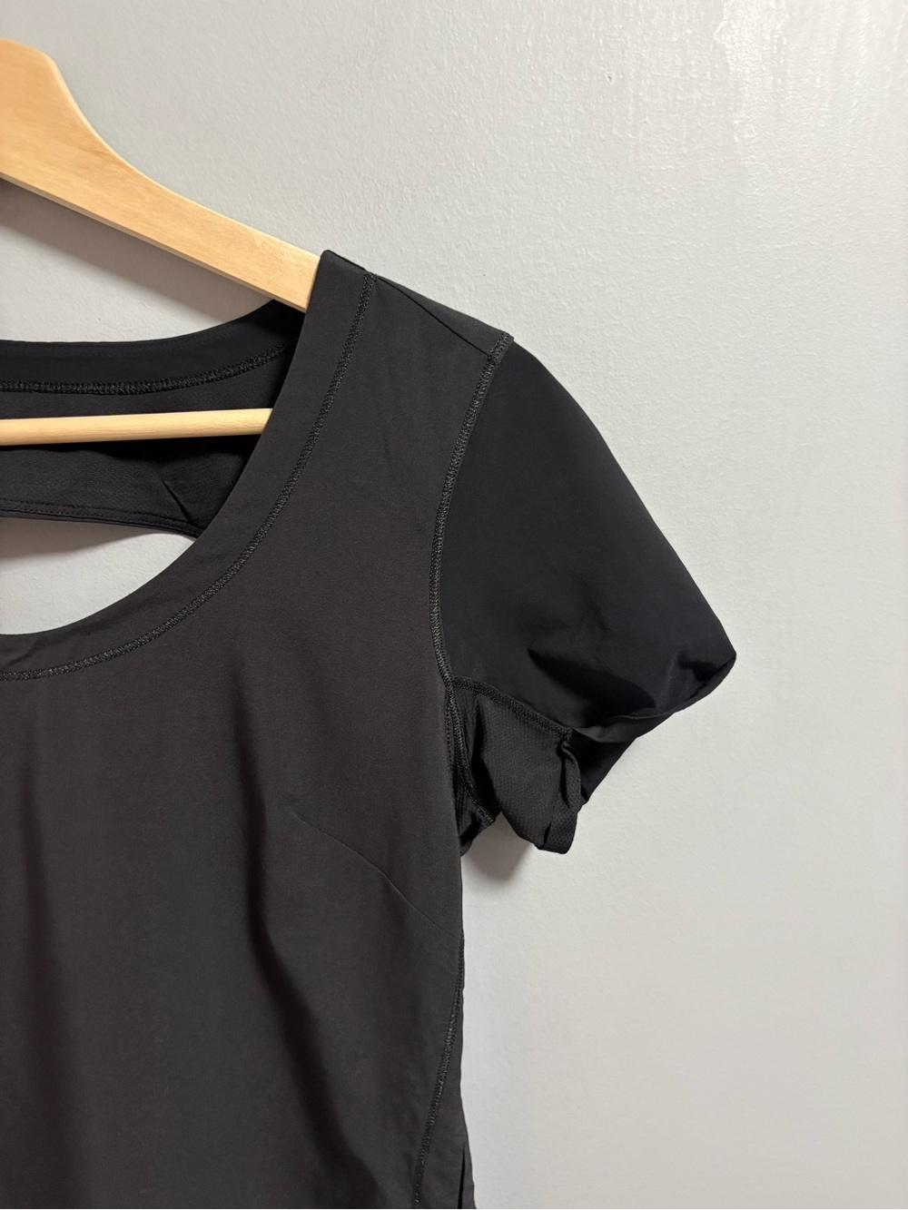 Lululemon Tee - Picture 3 of 4